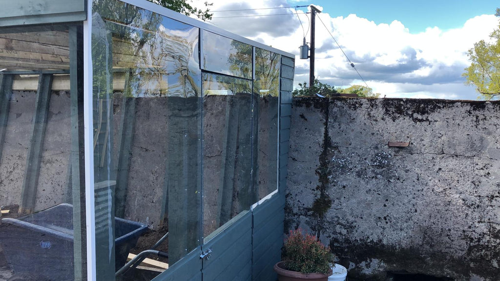 Greenhouse side wall in solid polycarbonate sheeting